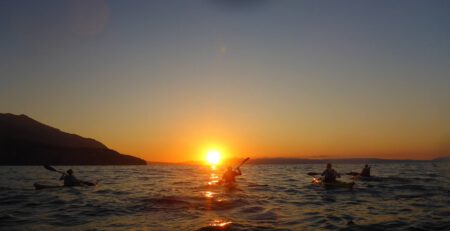 Südküste Kreta, paddeln in den Sonnenaufgang Seekajakreise outdoorVAGABUNDEN